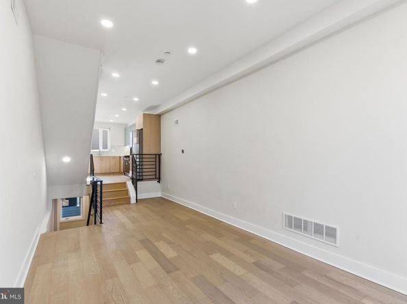 2440 E Harold Street, Philadelphia PA 19125