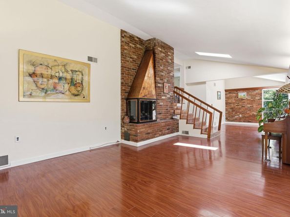 6811 Valley Brook Drive, Falls Church VA 22042