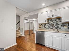 2704 Glengyle Drive 19, Vienna VA 22181