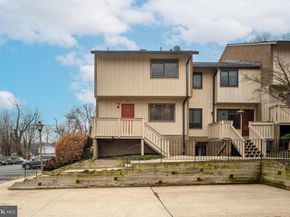 2704 Glengyle Drive 19, Vienna VA 22181