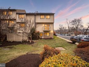 2704 Glengyle Drive 19, Vienna VA 22181