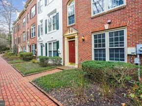 8856 Mansion View Court, Vienna VA 22182
