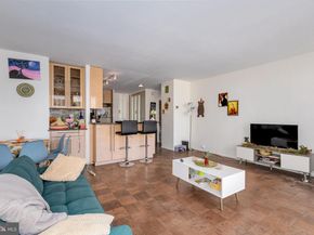 210 Locust Street 10FW, Philadelphia PA 19106