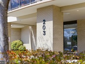 203 Yoakum Parkway 906, Alexandria VA 22304