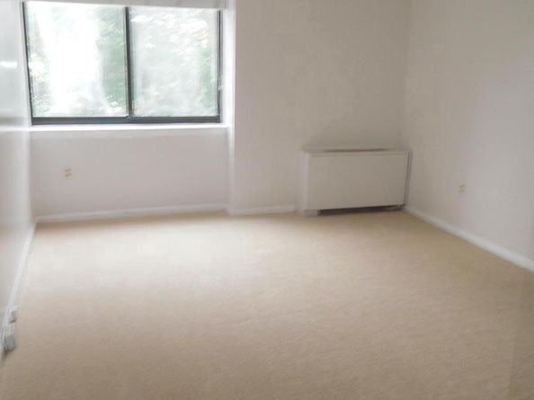 4390 Lorcom Lane 512, Arlington VA 22207
