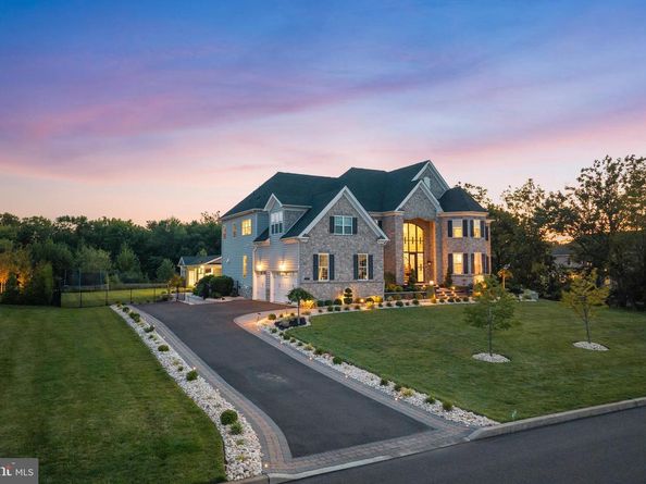 8 Shady Pines Drive, Warminster PA 18974