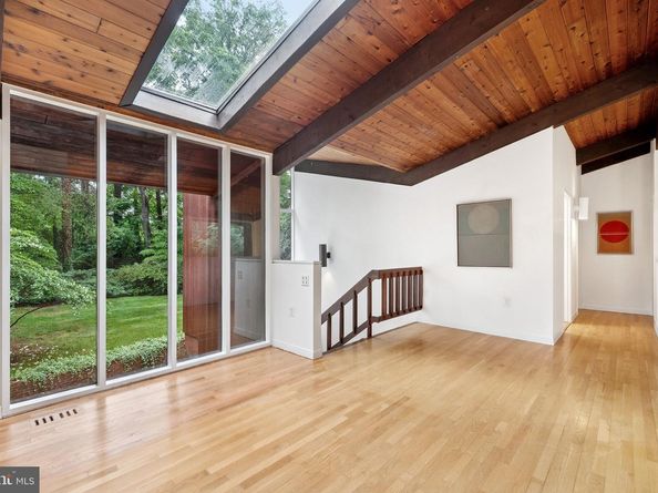 1330 Potomac School Road, Mclean VA 22101