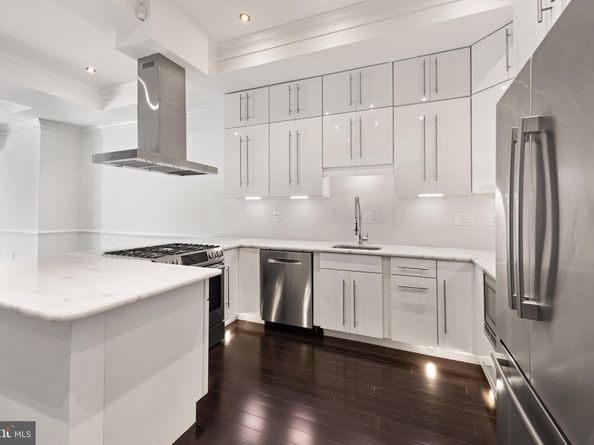 719 12TH Street SE 3, Washington DC 20003