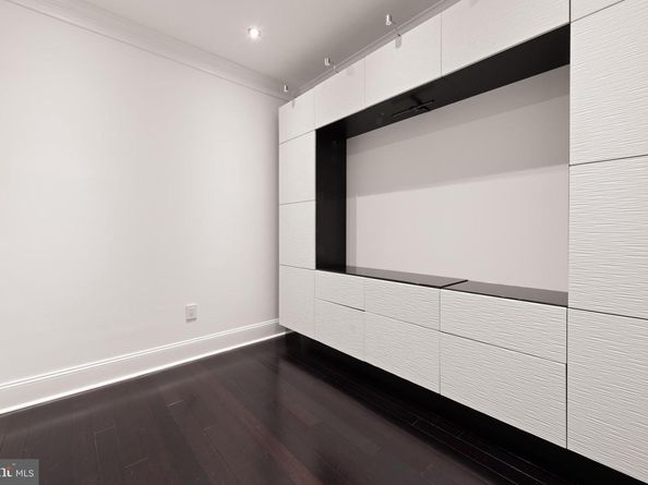 719 12TH Street SE 3, Washington DC 20003