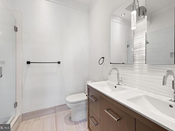 719 12TH Street SE 3, Washington DC 20003