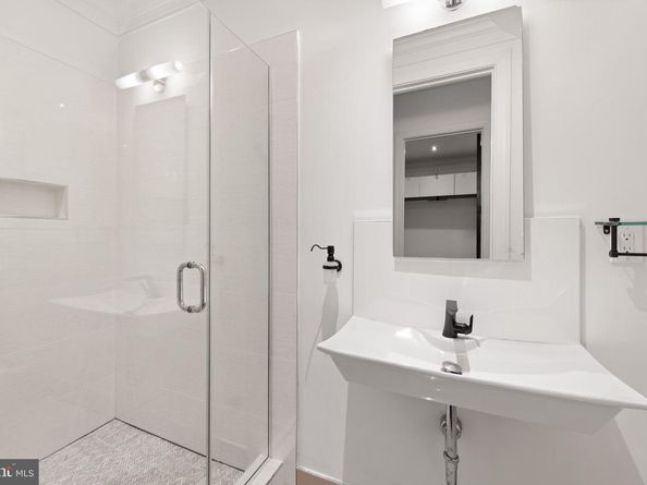 719 12TH Street SE 3, Washington DC 20003