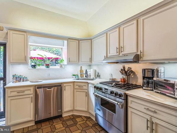 610 Pine Street, Philadelphia PA 19106