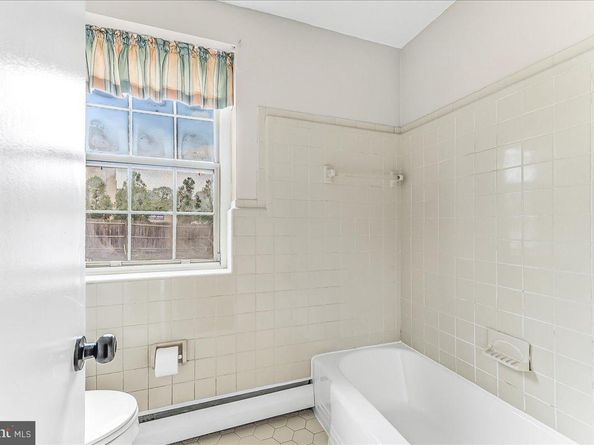 383 Lakeside Road 102, Ardmore PA 19003