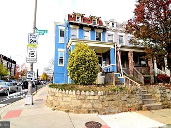 453 Newton Place NW