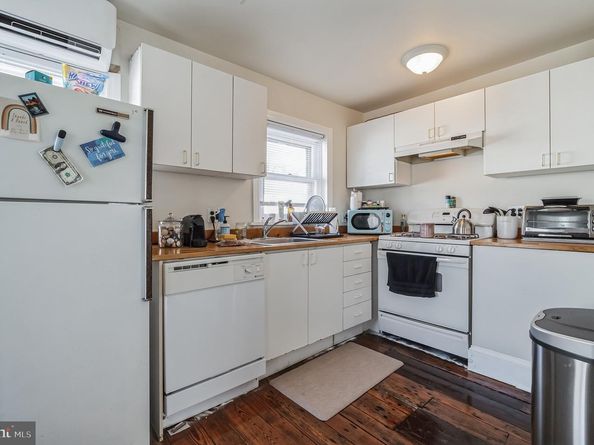 4417 Baker Street, Philadelphia PA 19127
