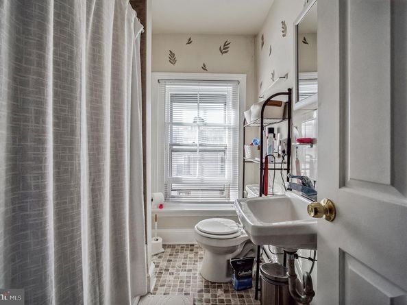 4417 Baker Street, Philadelphia PA 19127