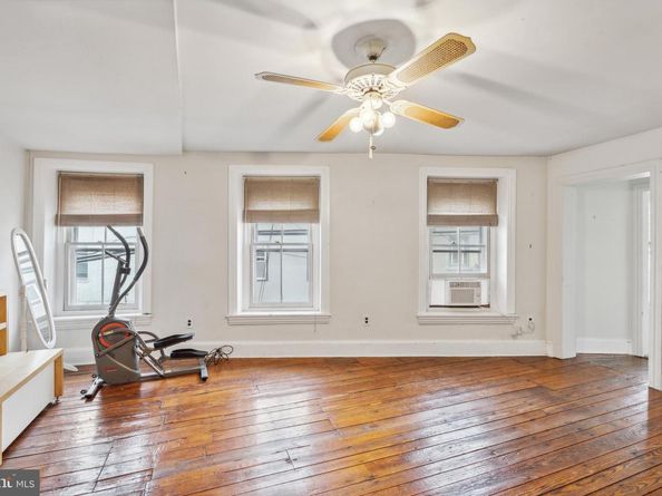 4417 Baker Street, Philadelphia PA 19127