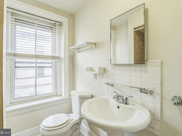 4417 Baker Street, Philadelphia PA 19127
