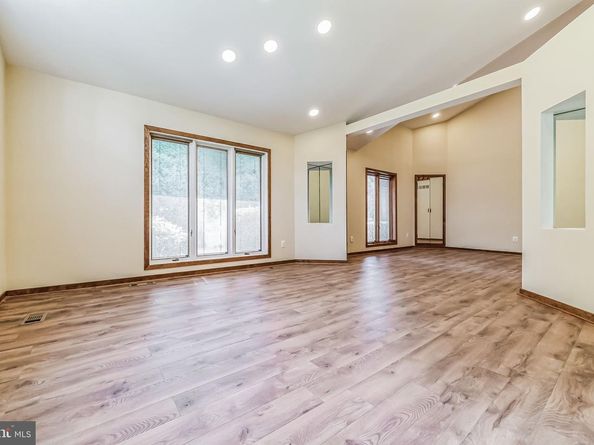 468 Long Lane, Huntingdon Valley PA 19006