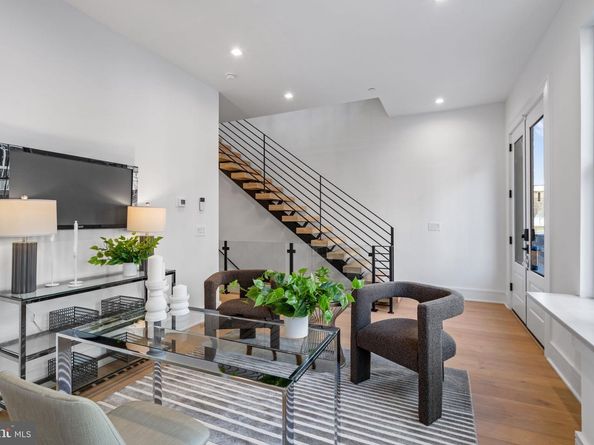 250 N 2nd St, Philadelphia PA 19106