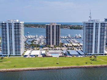 115 Lakeshore Drive