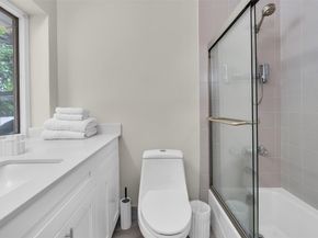 18 Nurmi Dr, Fort Lauderdale FL 33301