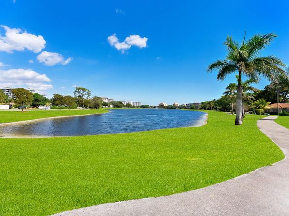 3015 N Palm Aire Dr 3015, Pompano Beach FL 33069