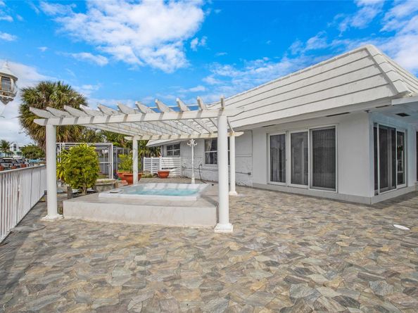 1311 NE 27th Way, Pompano Beach FL 33062