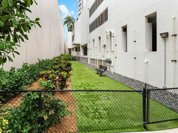 1180 N Federal Highway 1409, Fort Lauderdale FL 33304