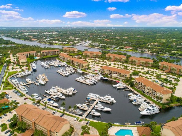 901 Seafarer Circle 201, Jupiter FL 33477