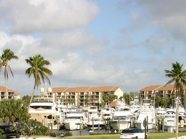 901 Seafarer Circle 201, Jupiter FL 33477