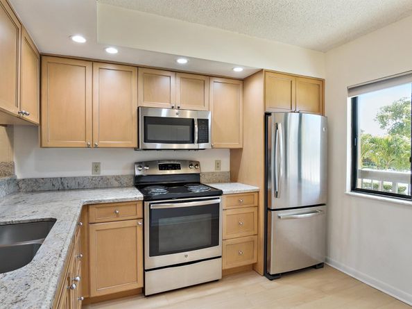 901 Seafarer Circle 201, Jupiter FL 33477