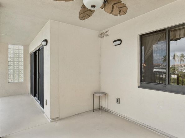 901 Seafarer Circle 201, Jupiter FL 33477