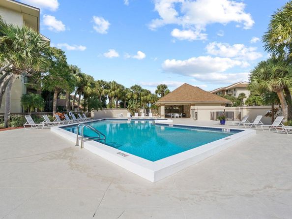 901 Seafarer Circle 201, Jupiter FL 33477