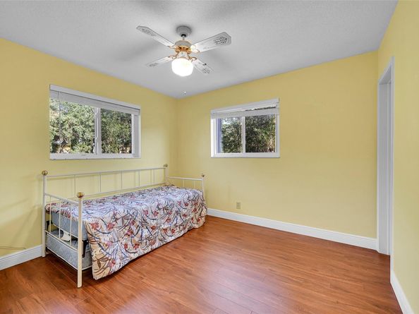 2403 Emerson Cir, Hollywood FL 33021