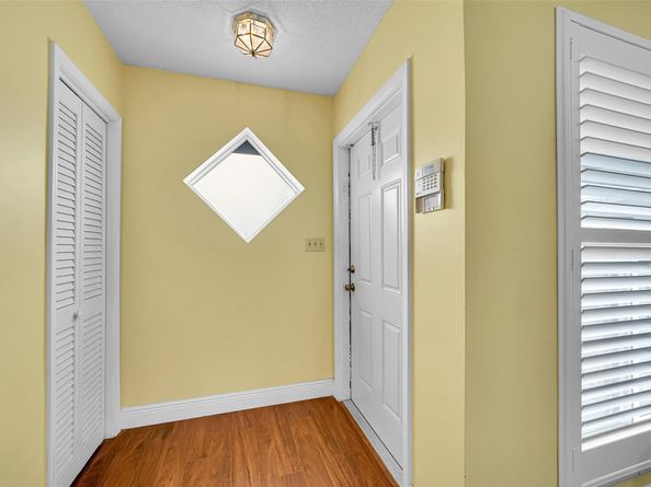 2403 Emerson Cir, Hollywood FL 33021