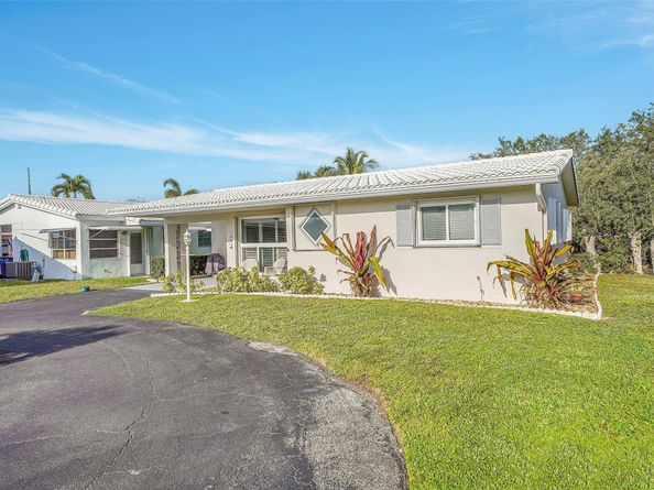 2403 Emerson Cir, Hollywood FL 33021