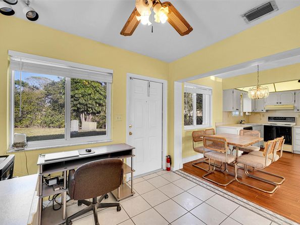 2403 Emerson Cir, Hollywood FL 33021