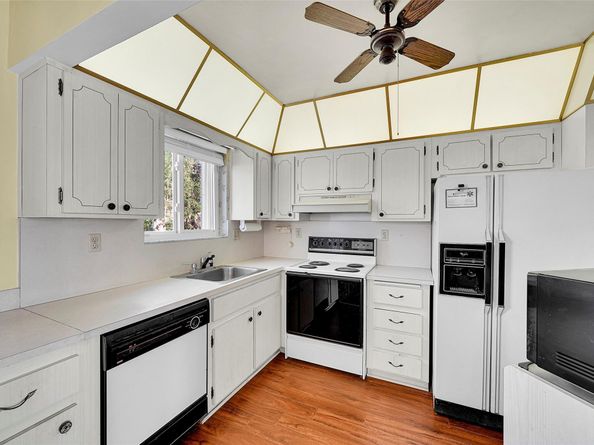 2403 Emerson Cir, Hollywood FL 33021