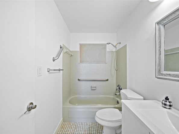 2920 NW 2nd Ave, Pompano Beach FL 33064