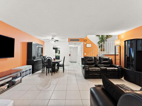 3320 Simms St 11C, Hollywood FL 33021