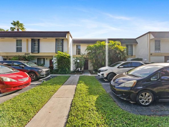 3320 Simms St 11C, Hollywood FL 33021