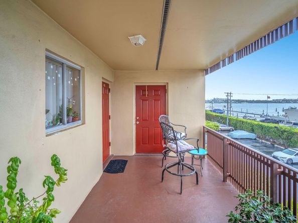 200 Waterway Dr 309, Lantana FL 33462