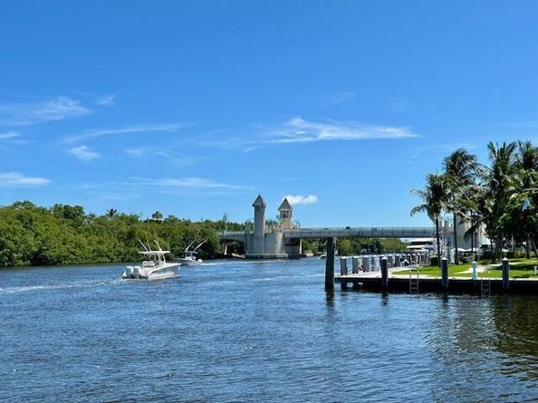 1830 W Meadows Circle 1830, Boynton Beach FL 33436