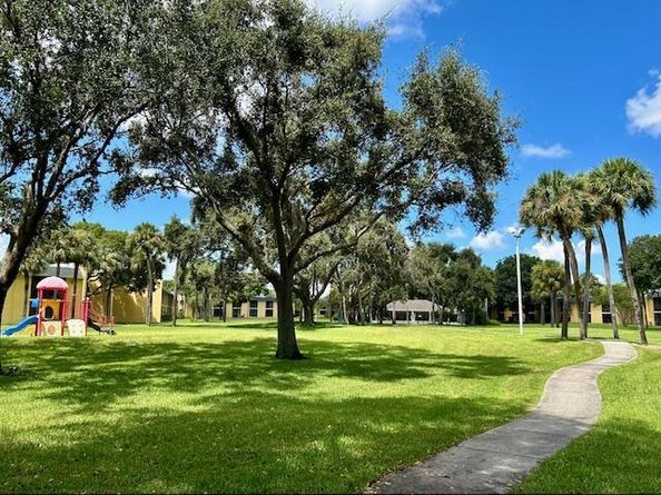 1830 W Meadows Circle 1830, Boynton Beach FL 33436