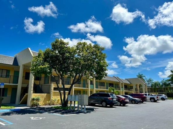 1830 W Meadows Circle 1830, Boynton Beach FL 33436