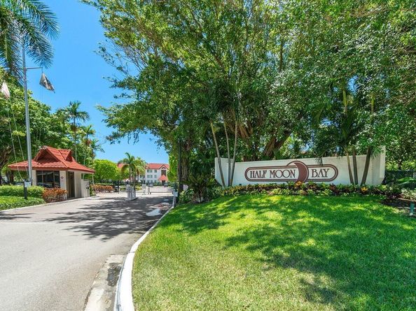 103 Half Moon Circle E2, Hypoluxo FL 33462