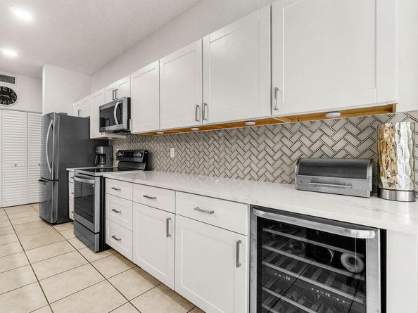 103 Half Moon Circle E2, Hypoluxo FL 33462