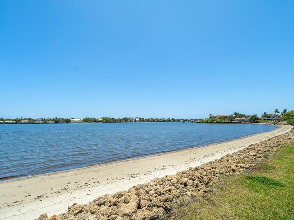 103 Half Moon Circle E2, Hypoluxo FL 33462