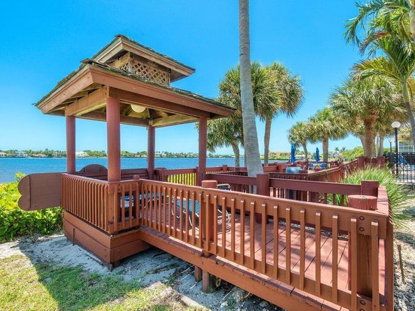 103 Half Moon Circle E2, Hypoluxo FL 33462